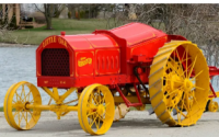 罕见的老式农用拖拉机在数百万美元的拍卖会上以42万美元的价格售出