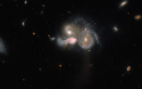 哈勃望远镜发现了三个正在碰撞的恒星形成星系