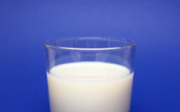放弃一种食物可治疗嗜酸性粒细胞性食管炎并排除六种食物