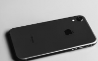 苹果可能很快就会推出哑光黑色的iPhone和MacBook