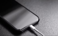 谷歌最新的Pixel广告暗示苹果iPhone15将配备USBC